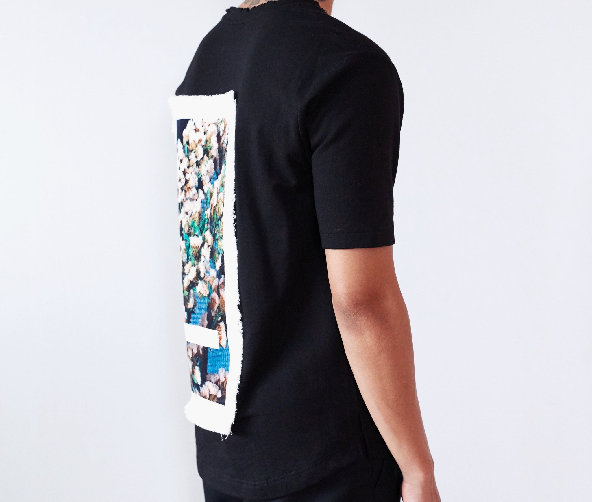 HALF SLEEVE T-SHIRT WITH BACK PATCH PRINT